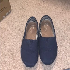 Navy blue toms.